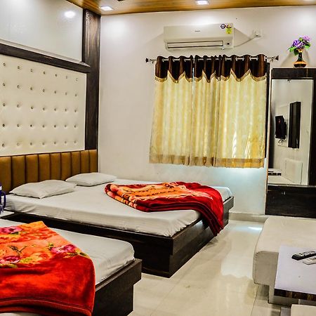Hotel Shree Dwarkadhish Ujaim Exterior foto