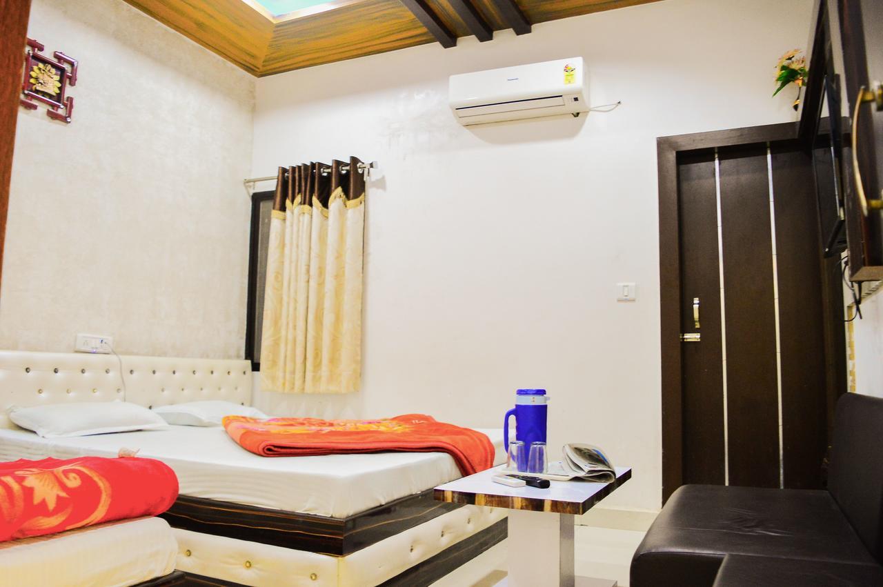 Hotel Shree Dwarkadhish Ujaim Exterior foto