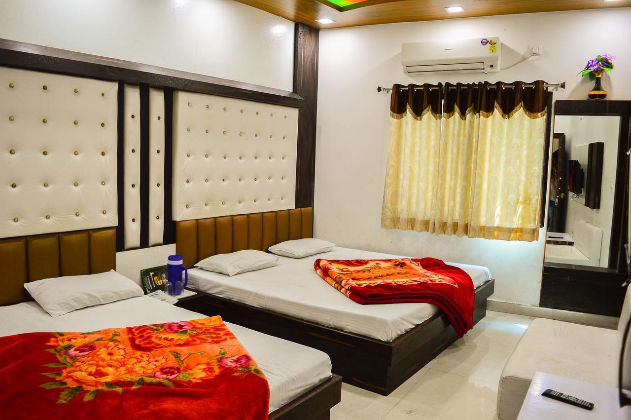 Hotel Shree Dwarkadhish Ujaim Exterior foto