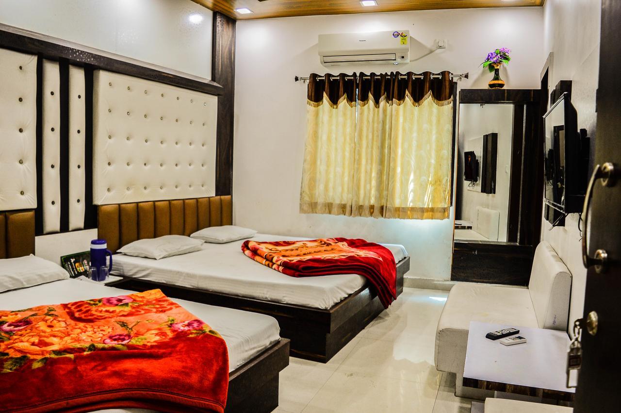 Hotel Shree Dwarkadhish Ujaim Exterior foto
