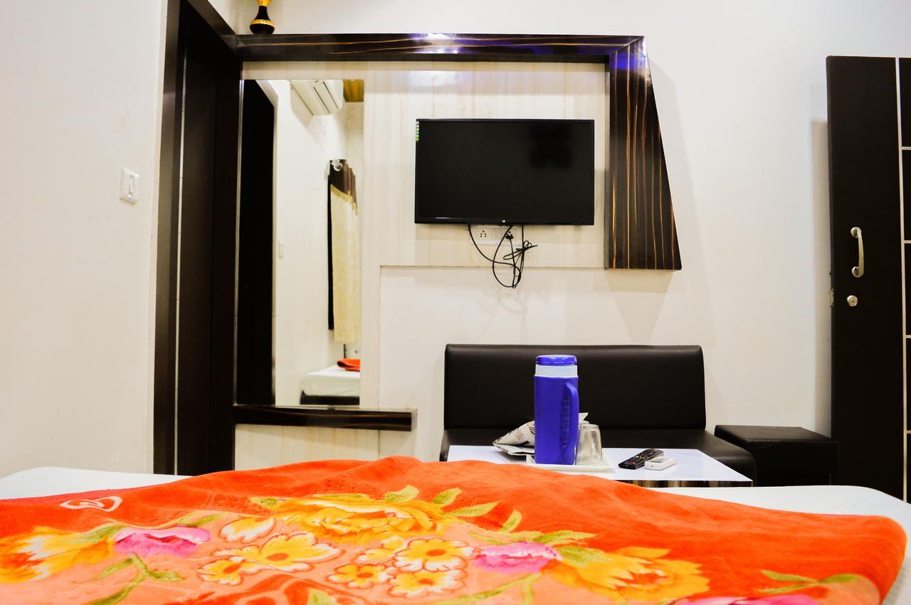 Hotel Shree Dwarkadhish Ujaim Exterior foto
