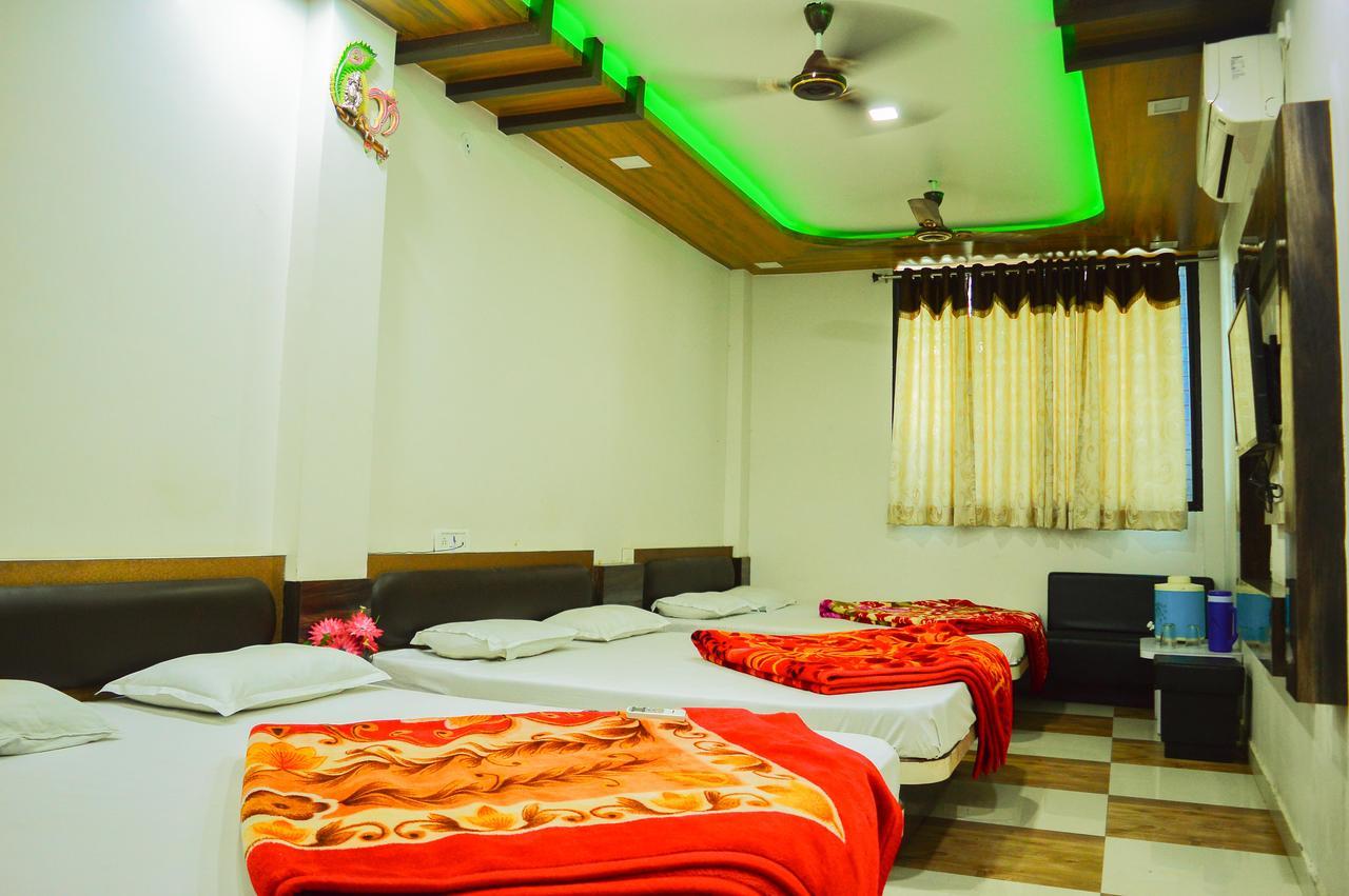 Hotel Shree Dwarkadhish Ujaim Exterior foto
