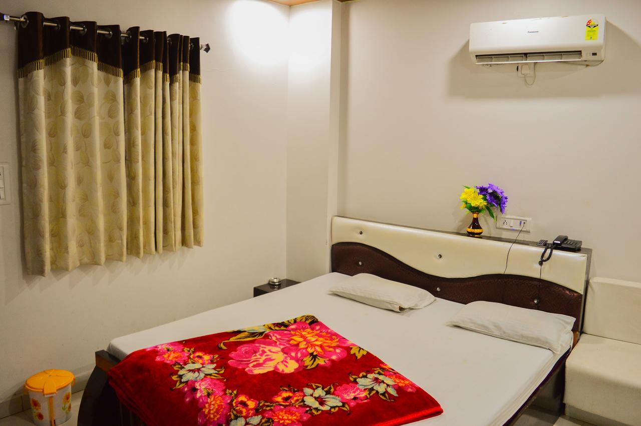 Hotel Shree Dwarkadhish Ujaim Exterior foto
