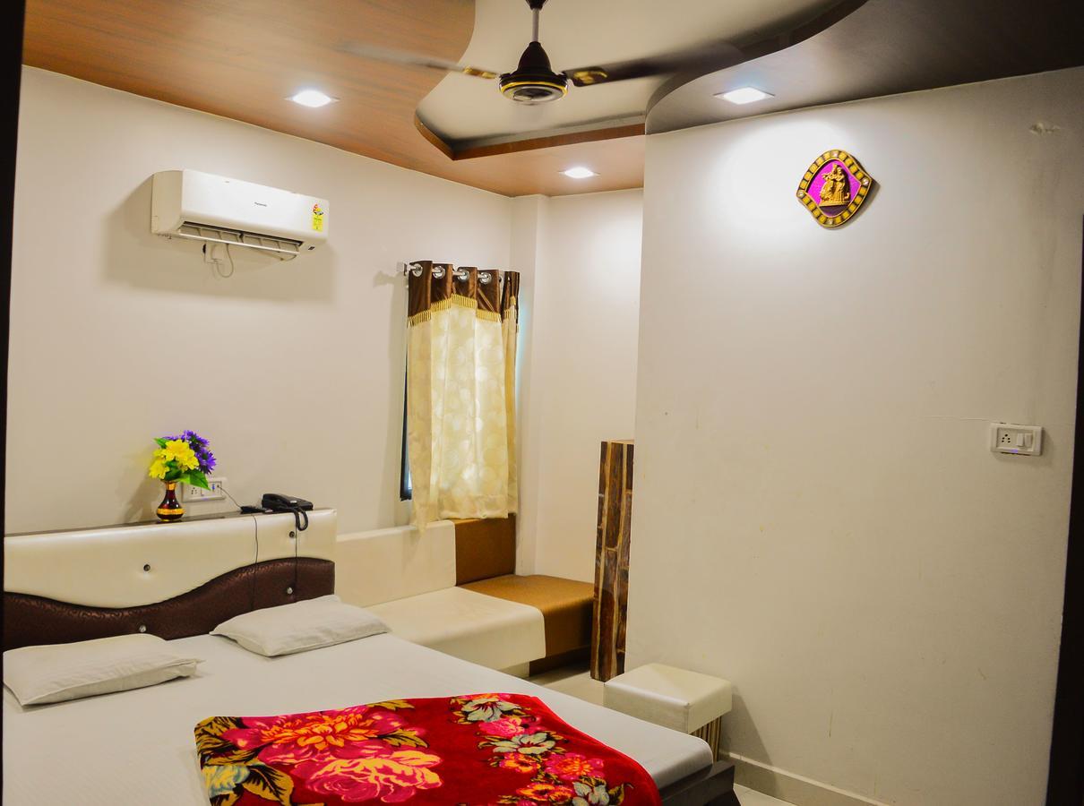 Hotel Shree Dwarkadhish Ujaim Exterior foto