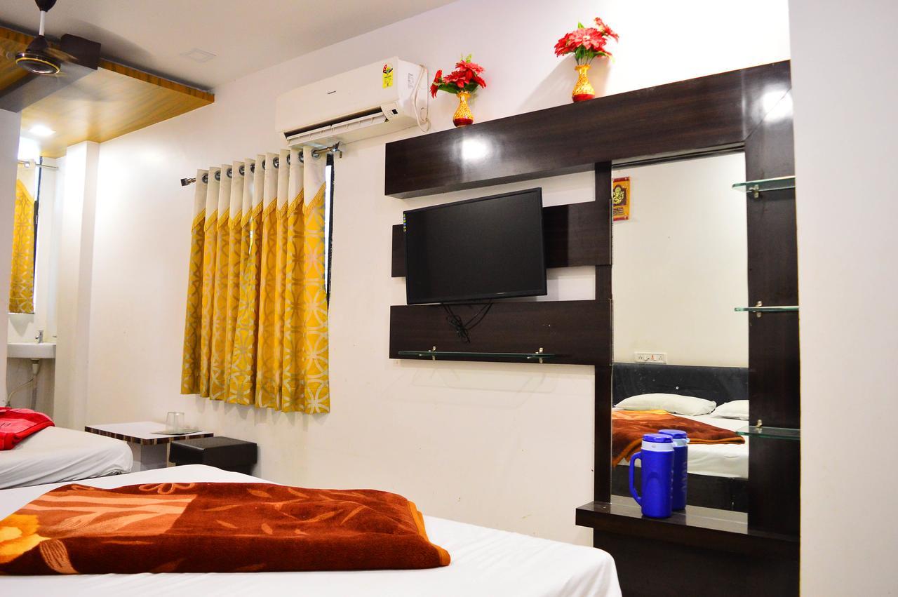 Hotel Shree Dwarkadhish Ujaim Exterior foto